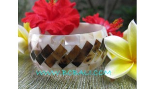 Elegant Shells Bangle Black White