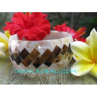 Elegant Shells Bangle Black White