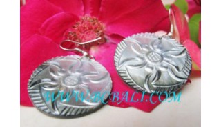 Carving Shell Earring