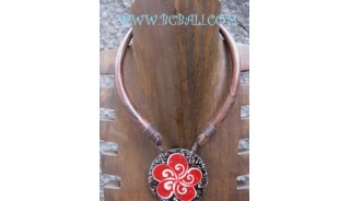 Flower Motive Shell Necklaces Pendant